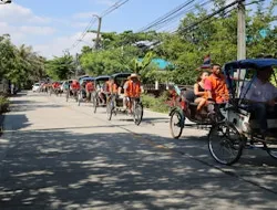 Rickshaw & Hike the Colors of Bangkok